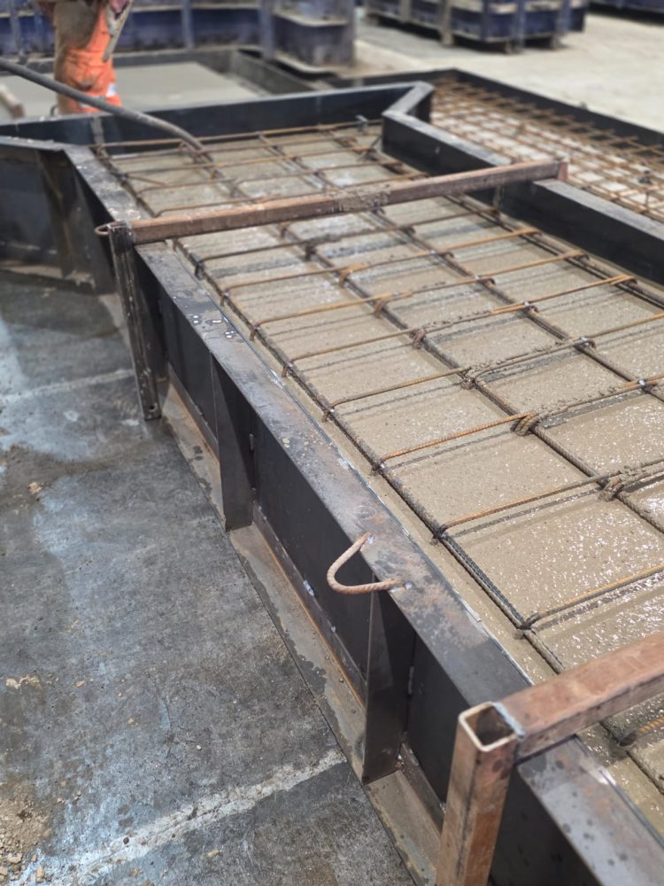 Mould for concrete bridge beams